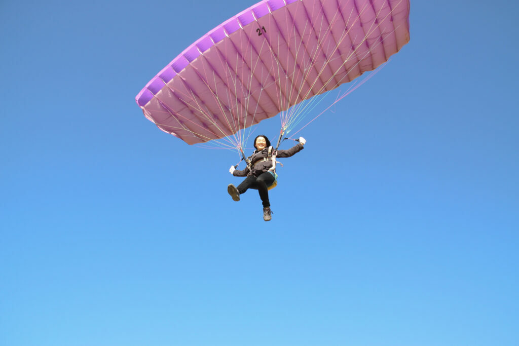 Look over the vast Tottori Sand Dunes from sky! A spectacular flight with a beautiful contrast of the blue ocean and the sand dunes.