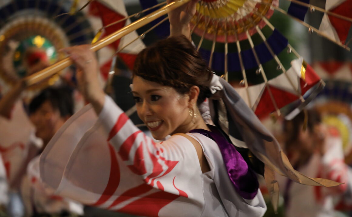 Tottori's traditional performing art "Shan Shan Umbrella Dance" 